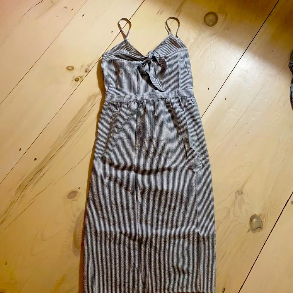 Did someone say seersucker?? Cute cotton midi